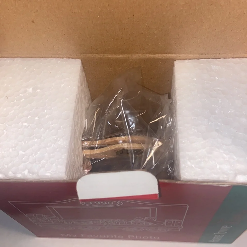 New in box vintage Home Towne Express 1998 Edition My Favorite Photo train car